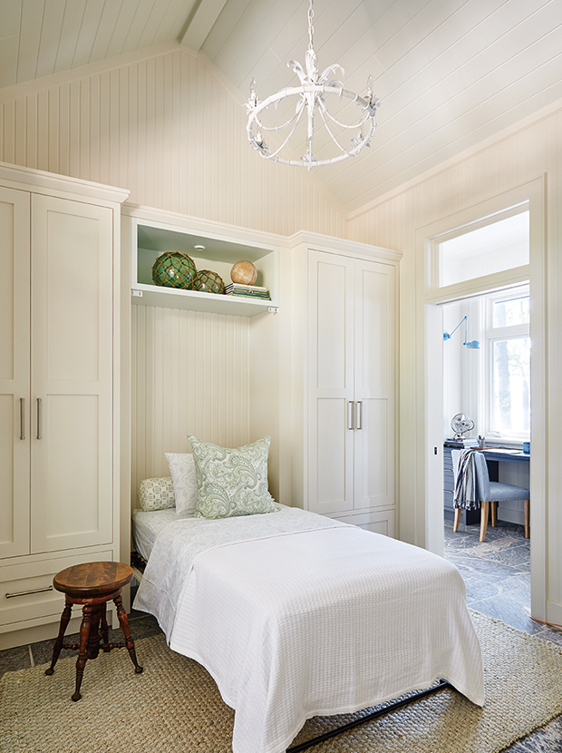 11 SRD HH AU16 bedroom with green pillow 68